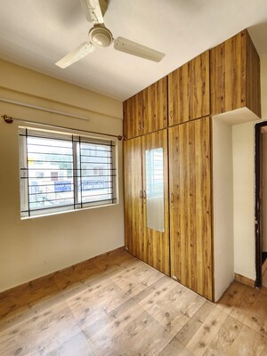 Room in 1 BHK Builder Floor at Singasandra – for Rent