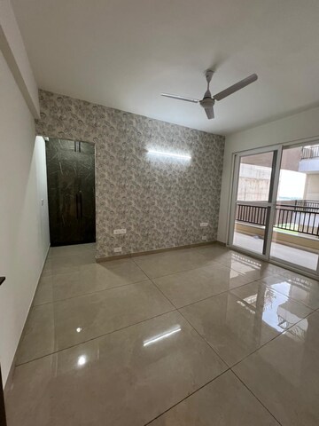 Room in 3.5 BHK Apartment at Ambala Highway – for Rent