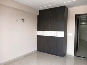 Room in 4 BHK Apartment at BPTP Mansions Park Prime, Sector 66 – for Sale