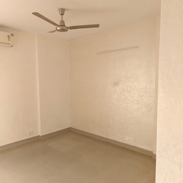 Room in 4 BHK Apartment at BPTP Mansions Park Prime, Sector 66 – for Sale