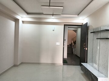 Room in 4 BHK Apartment at BPTP Mansions Park Prime, Sector 66 – for Sale
