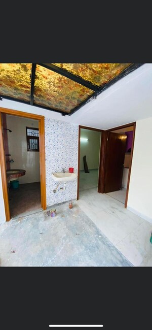 Room in 2 BHK Apartment at Supertech Cape Town, Sector 74 – for Rent