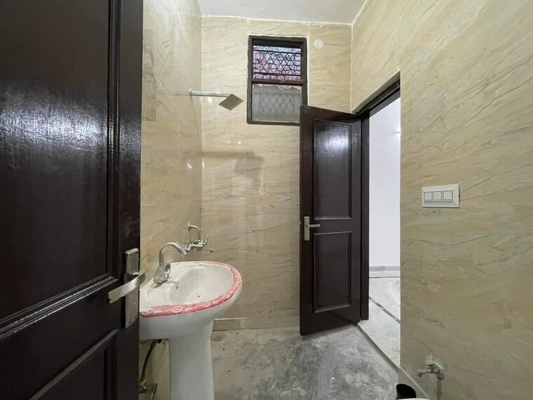 Attached Bathroom, ashoka enclave 4 Bedroom 2700 Sq.Ft. Builder Floor In Ashoka Enclave Faridabad 9215060