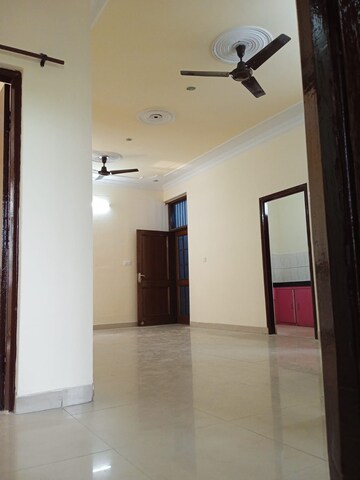 Living Room in 3 BHK Apartment at Sector 20 – for Rent