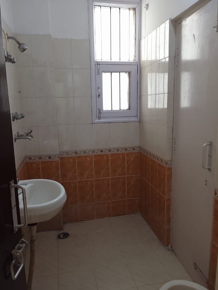 Bathroom, sector 20 3 Bedroom 1800 Sq.Ft. Apartment In Sector 20 Panchkula 9215064