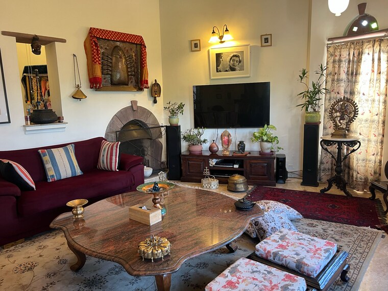 Living Room, jor bagh 3 Bedroom 5000 Sq.Ft. Builder Floor In Jor Bagh Delhi 9215100