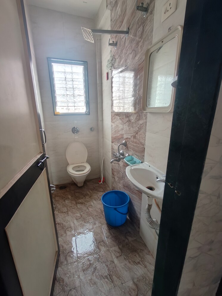 Bathroom, kundan-estates 2 Bedroom 800 Sq.Ft. Apartment In Pimple Saudagar Pune 9215119