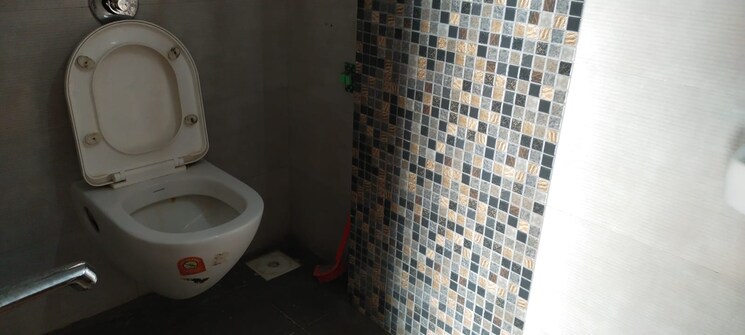 Bathroom, ekta-tripolis 2.5 Bedroom 850 Sq.Ft. Apartment In Goregaon West Mumbai 9215107