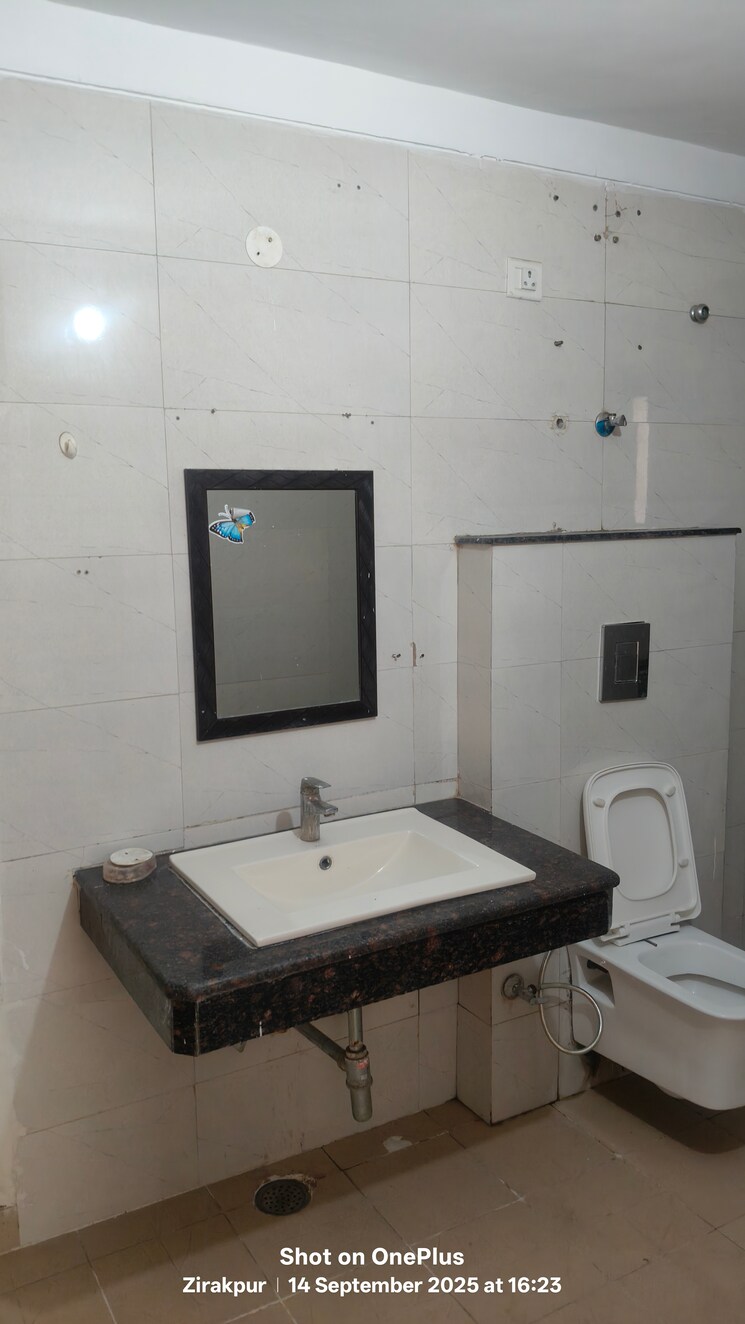 Attached Bathroom, dhakoli 3.5 Bedroom 2400 Sq.Ft. Apartment In Dhakoli Zirakpur 9215138