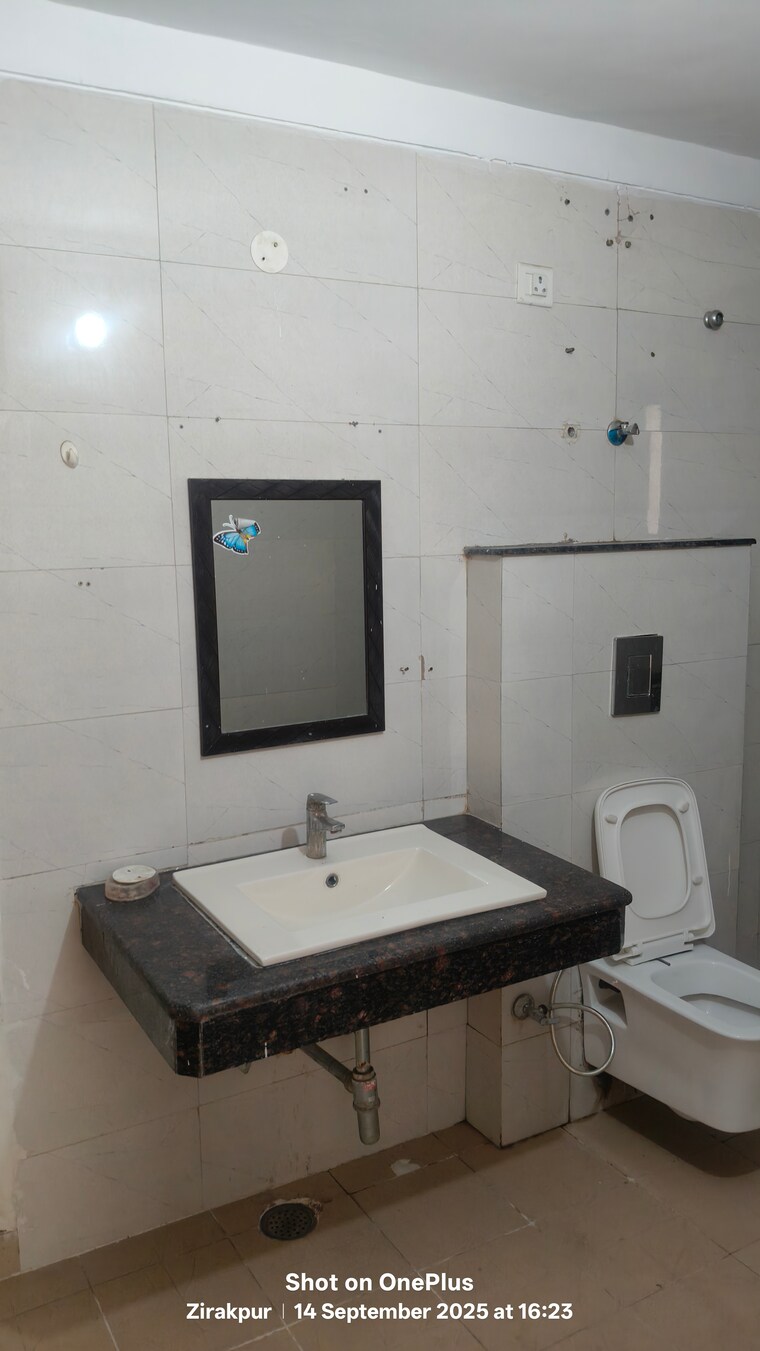 Attached Bathroom, dhakoli 3.5 Bedroom 2400 Sq.Ft. Apartment In Dhakoli Zirakpur 9215138
