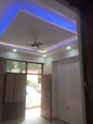 Furnished Amenities in 3 BHK Builder Floor at Vaishali Sector 5 – for Rent