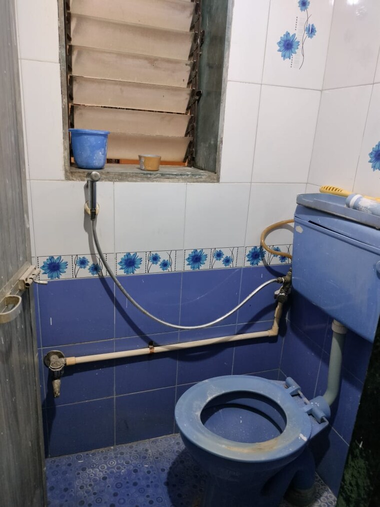 Bathroom, vrindavan-society-thane-west 2 Bedroom 745 Sq.Ft. Apartment In Vrindavan Society Thane 9214918