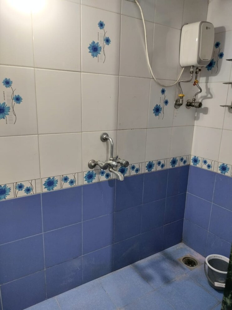 Bathroom, vrindavan-society-thane-west 2 Bedroom 745 Sq.Ft. Apartment In Vrindavan Society Thane 9214918