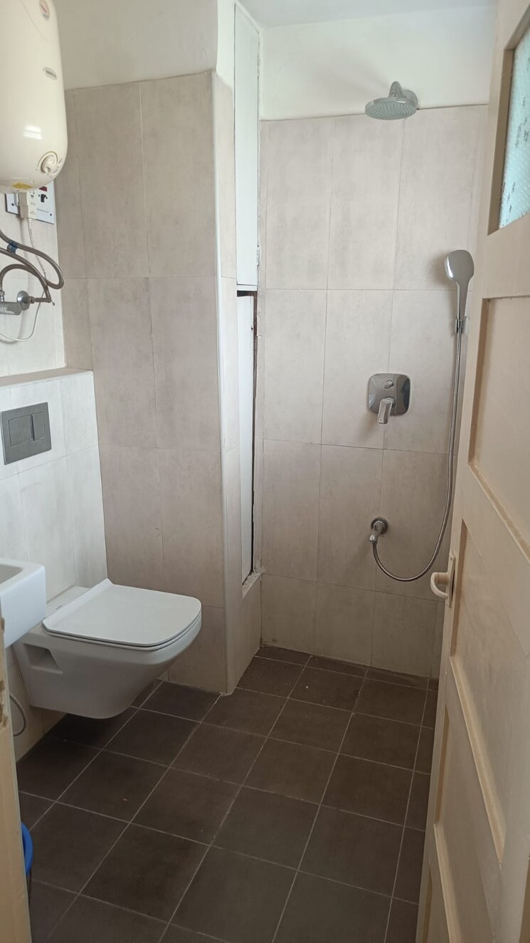 Bathroom, vishwa-apartments-bangalore 2 Bedroom 1000 Sq.Ft. Apartment In Shanthala Nagar Bangalore 9215186