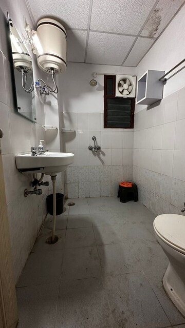 Bathroom in 2 BHK Apartment at Avadh Vihar Yojna – for Rent