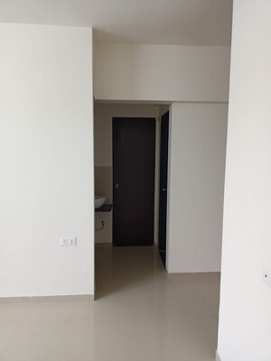 Room in 1 BHK Apartment at Mantra 29 Gold Coast Phase 3, Tingre Nagar – for Rent