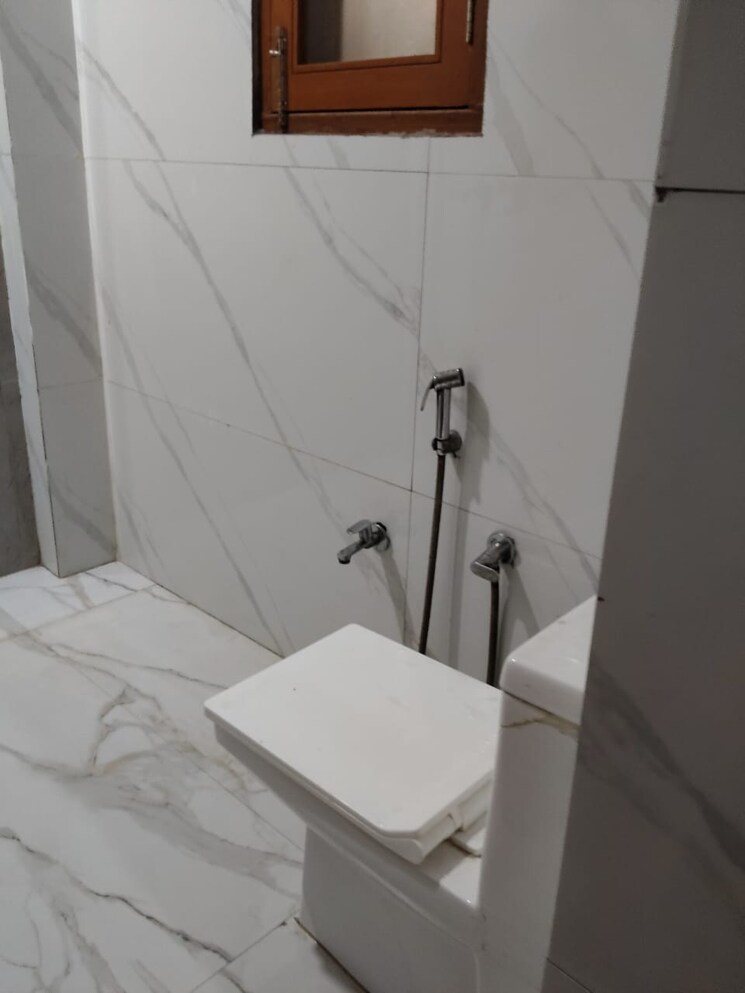 Bathroom, sector 100 3 Bedroom 250 Sq.Mt. Independent House In Sector 100 Noida 9215217