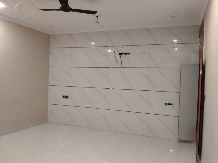 Room, sector 100 3 Bedroom 250 Sq.Mt. Independent House In Sector 100 Noida 9215217