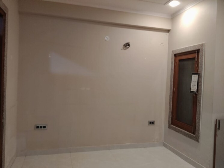 Room, sector 100 3 Bedroom 250 Sq.Mt. Independent House In Sector 100 Noida 9215217