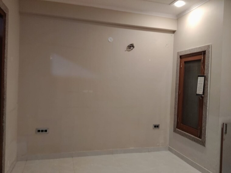 Room, sector 100 3 Bedroom 250 Sq.Mt. Independent House In Sector 100 Noida 9215217