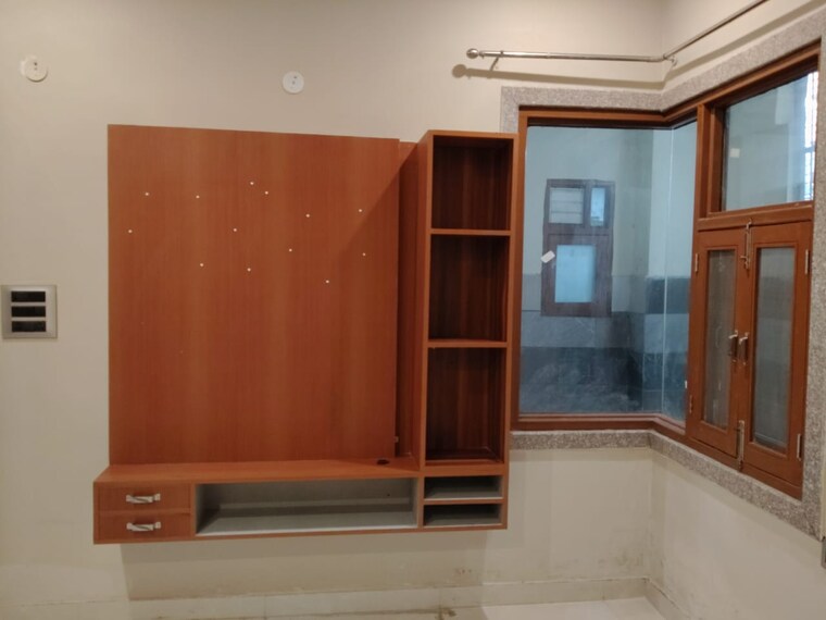 Room, sector 100 3 Bedroom 250 Sq.Mt. Independent House In Sector 100 Noida 9215217