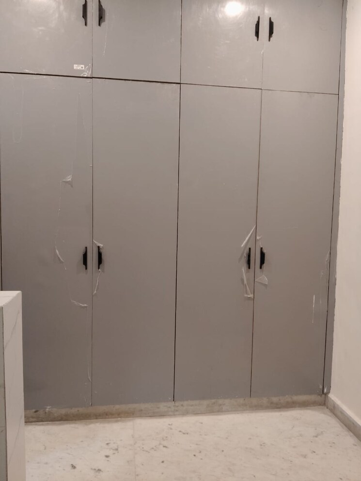 Room, sector 108 6+ Bedroom 450 Sq.Mt. Independent House In Sector 108 Noida 9215239