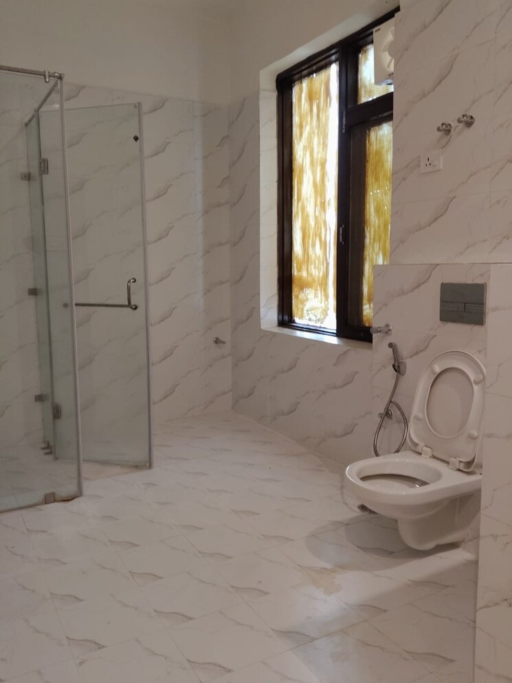 Bathroom, sector 108 6+ Bedroom 450 Sq.Mt. Independent House In Sector 108 Noida 9215239