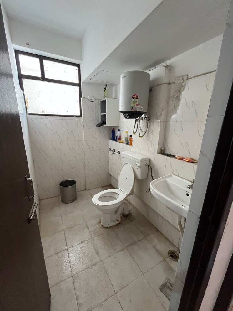 Bathroom, op-floridaa 2 Bedroom 473 Sq.Ft. Apartment In Sector 82 Faridabad 9215286
