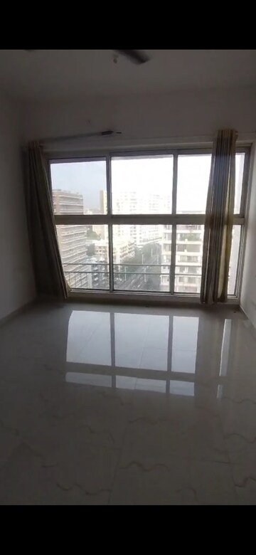 Room in 2 BHK Apartment at JP Eminence, Andheri West – for Rent