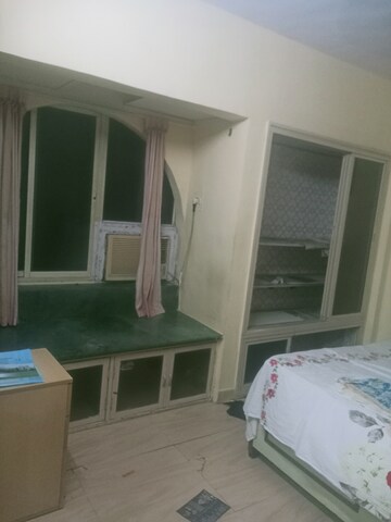 Room in 1 BHK Apartment at Jogeshwari East – for Rent