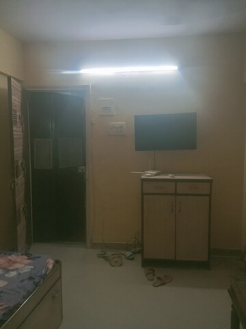 Room in 1 BHK Apartment at Jogeshwari East – for Rent