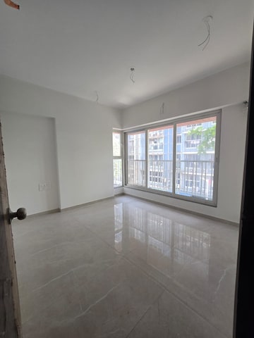 Room in 2 BHK Apartment at Bini Winspace Amelio, Andheri West – for Rent
