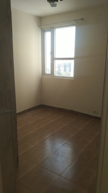 Room in 2 BHK Apartment at Tulip Lemon, Sector 69 – for Rent