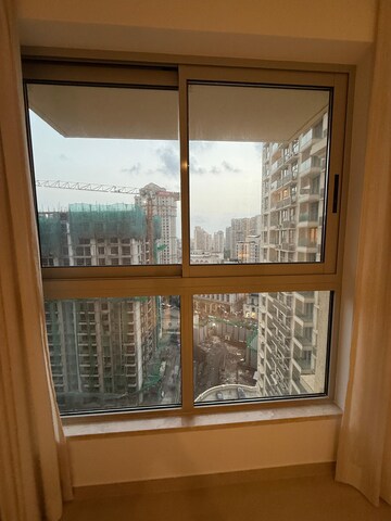 Room in 1 BHK Apartment at Hiranandani Highland, Powai – for Rent