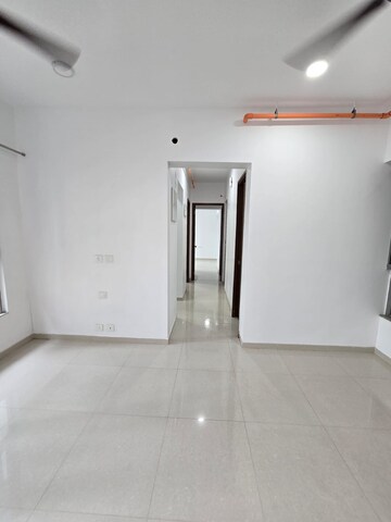 Room in 2 BHK Apartment at Kalpataru Immensa, Kolshet Road – for Rent
