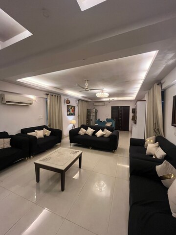 Team Area in 3 BHK Builder Floor at Vasant Kunj – for Rent