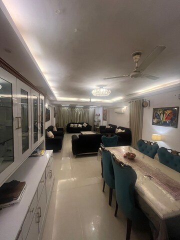 Team Area in 3 BHK Builder Floor at Vasant Kunj – for Rent