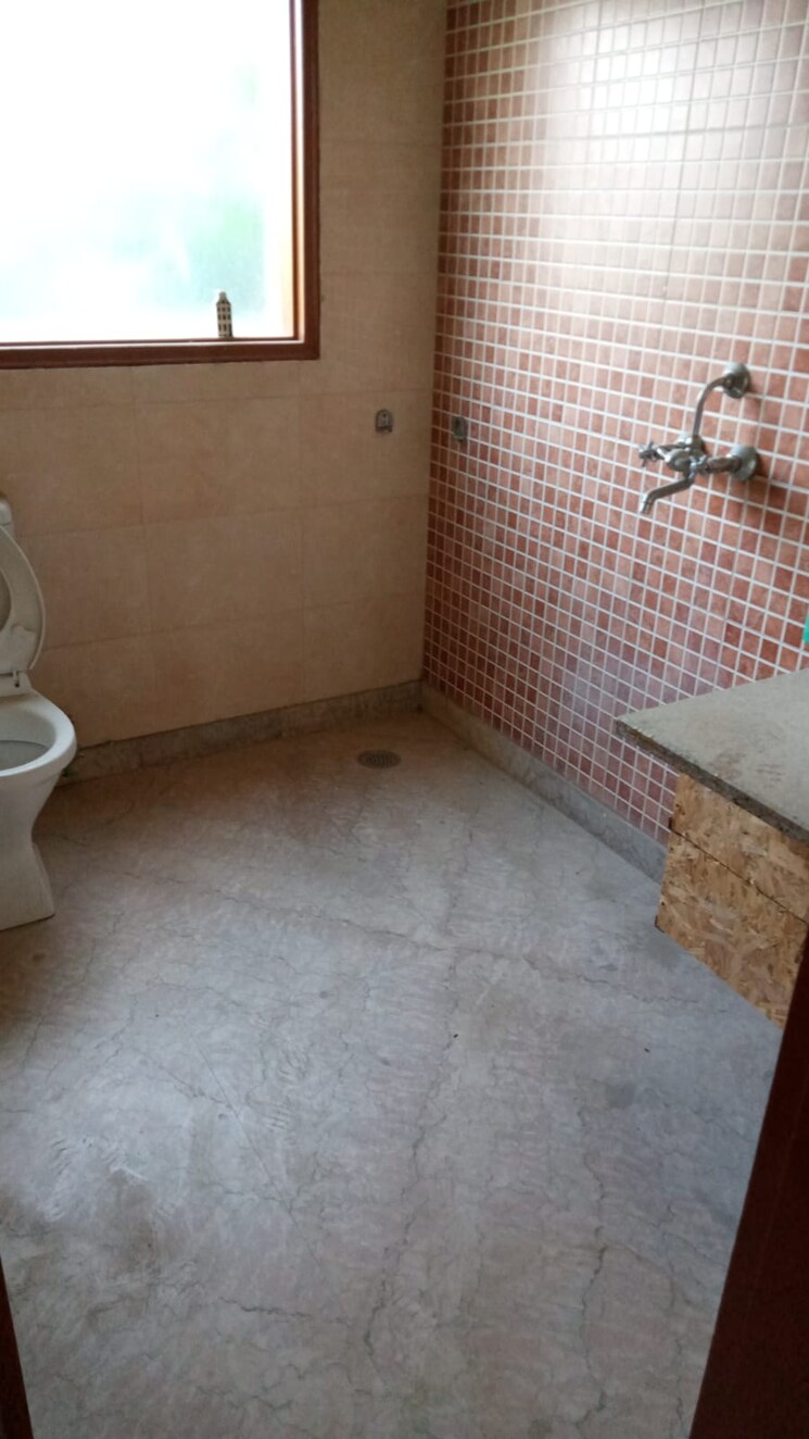Bathroom, gaur-city-2-10th-avenue 2 Bedroom 846 Sq.Ft. Apartment In Sector 16c Greater Noida Greater Noida 9215411