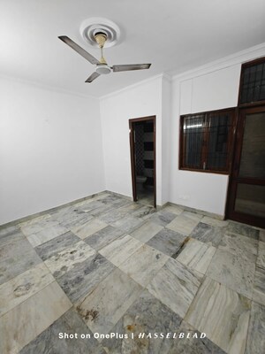 Room in 2 BHK Builder Floor at Lajpat Nagar – for Rent