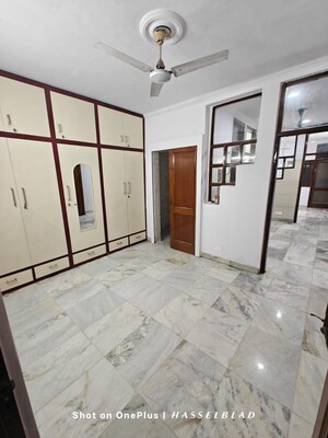 Room in 2 BHK Builder Floor at Lajpat Nagar – for Rent