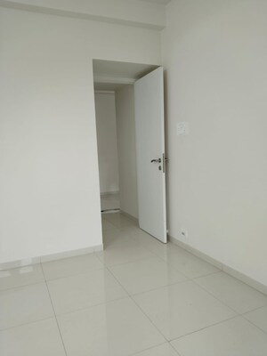 Room in 1 BHK Apartment at Godrej Green Vistas, Mahalunge – for Rent