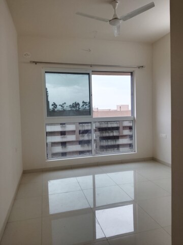Room in 1 BHK Apartment at Godrej Green Vistas, Mahalunge – for Rent