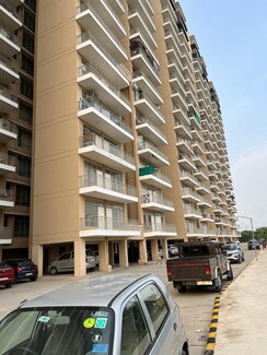 2 BHK Apartment For Sale in Breez Global Hill View