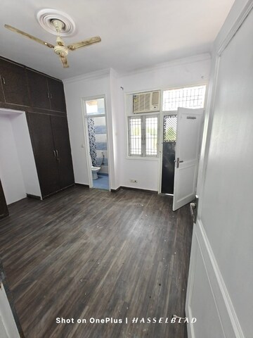 Room in 1 BHK Builder Floor at Lajpat Nagar – for Rent