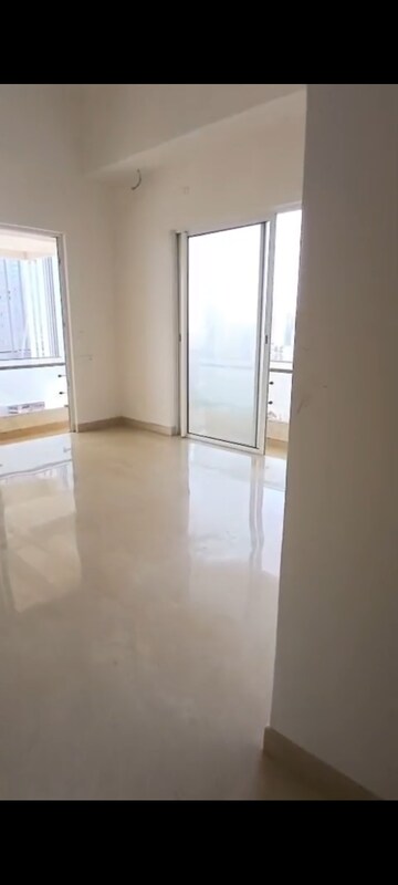 Room in 3 BHK Apartment at Indiabulls Blu, Worli – for Sale