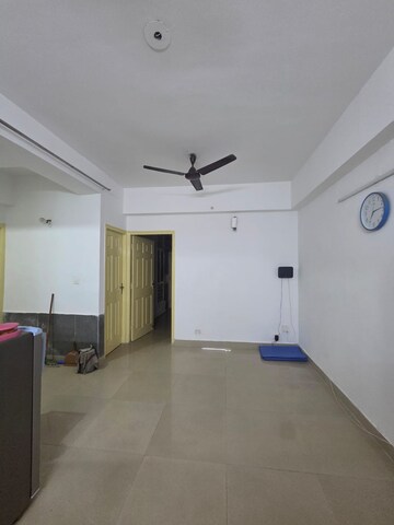 Room in 2 BHK Apartment at Supertech Cape Town, Sector 74 – for Rent