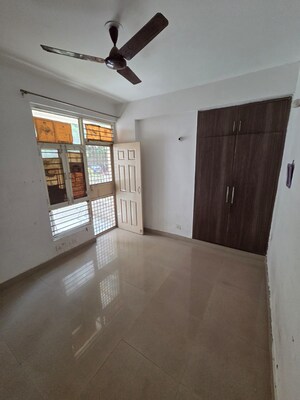 Room in 2 BHK Apartment at Supertech Cape Town, Sector 74 – for Rent