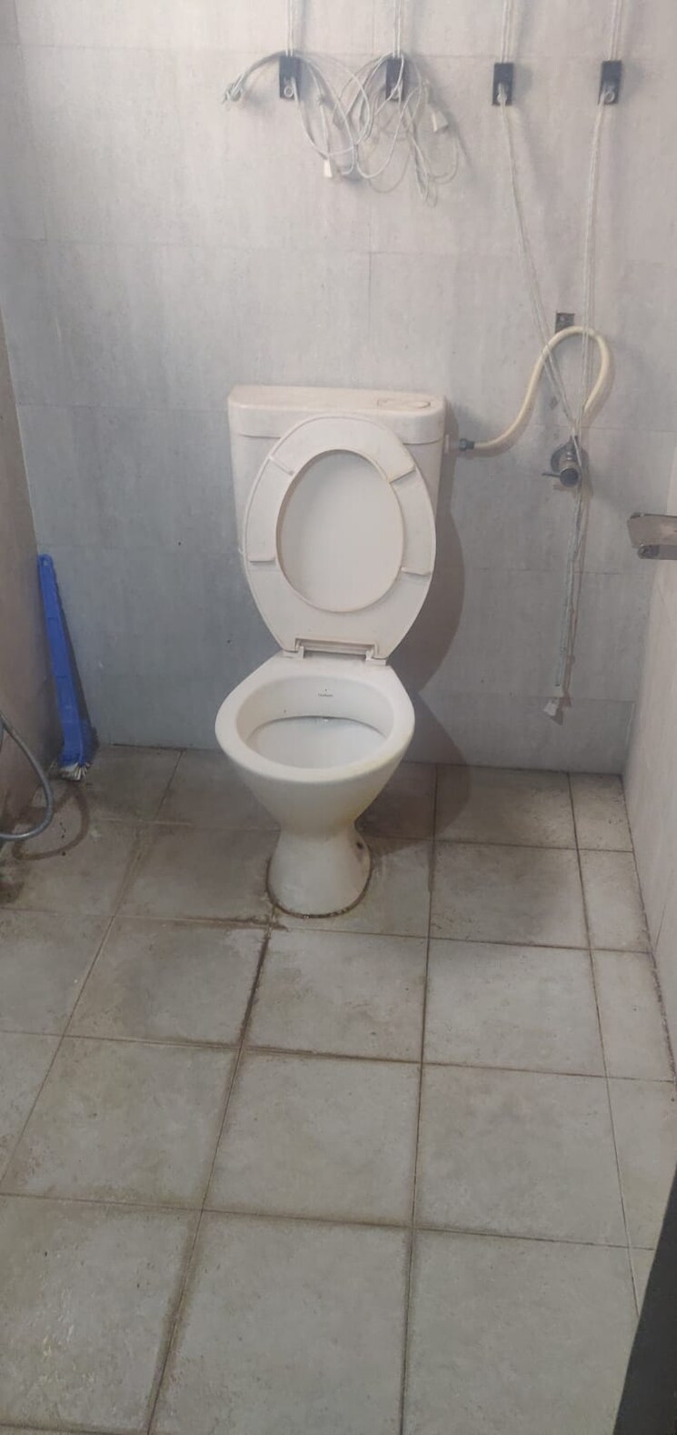 Bathroom, gk-rose-icon 2 Bedroom 900 Sq.Ft. Apartment In Pimple Saudagar Pune 9215463