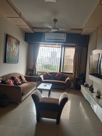Team Area in 2 BHK Apartment at Mahim – for Rent