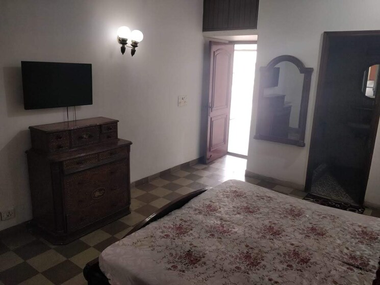 Bedroom, green park 3 Bedroom 340 Sq.Yd. Builder Floor In Green Park Delhi 9215485